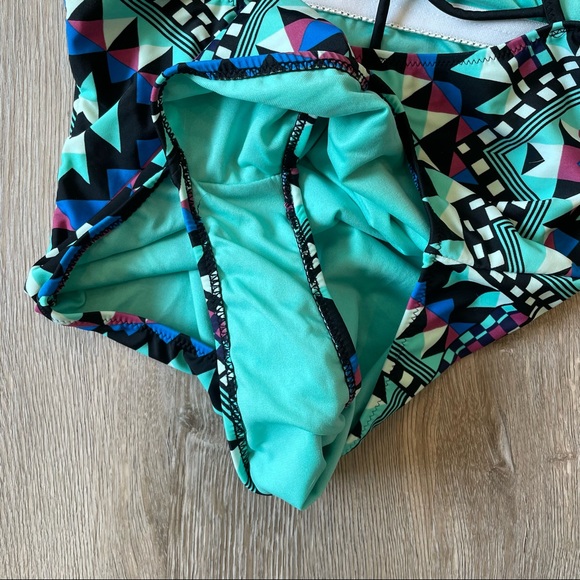 2/$20 PINK ENVELOPE Aztec Geometric Strappy One-Piece Swimsuit - Size L - Picture 6 of 11